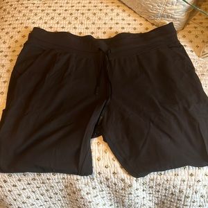 Womens used LuLulemon joggers, tag was removed, worn in the leg area